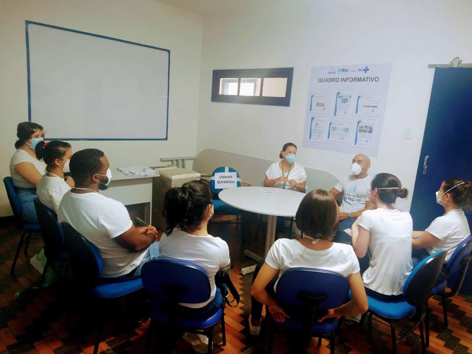 Reunião de estudantes e professores da EEAN/UFRJ