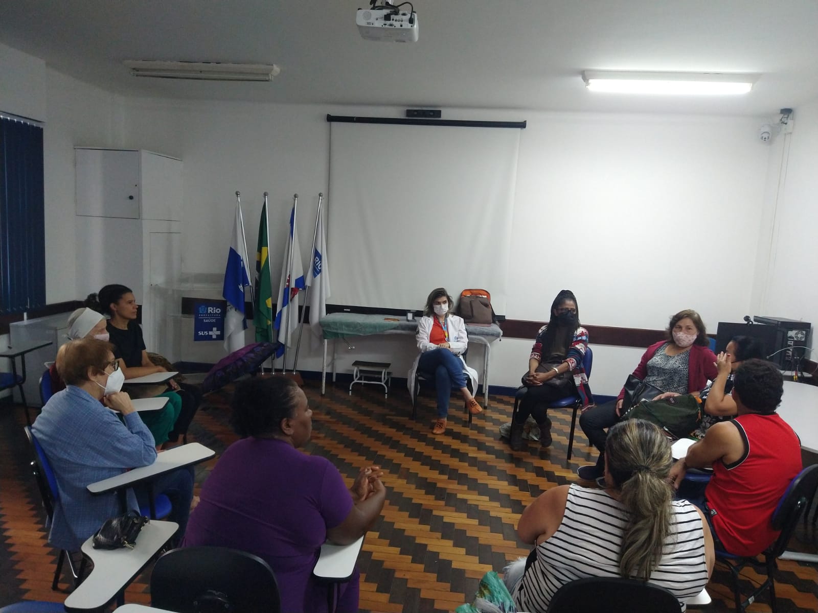 Meditação, terapia comunitária e auriculoterapia no CMS Manoel José Ferreira