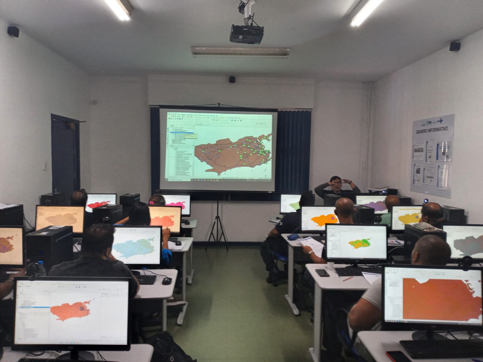 Treinamento de Geoprocessamento em Saúde com Quantum GIS