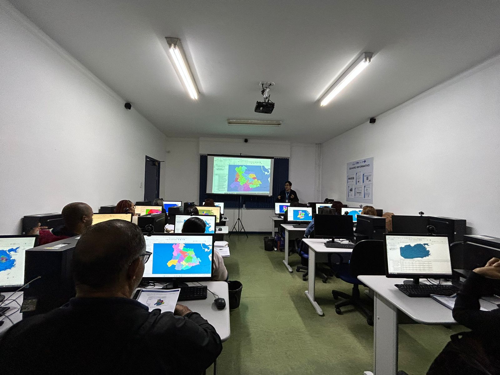 Treinamento de Geoprocessamento em Saúde com Quantum GIS