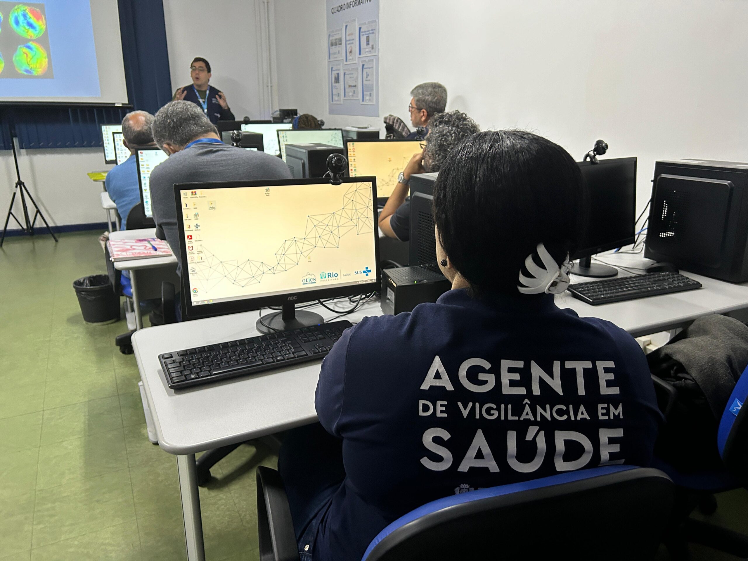 Treinamento de Geoprocessamento em Saúde com Quantum GIS