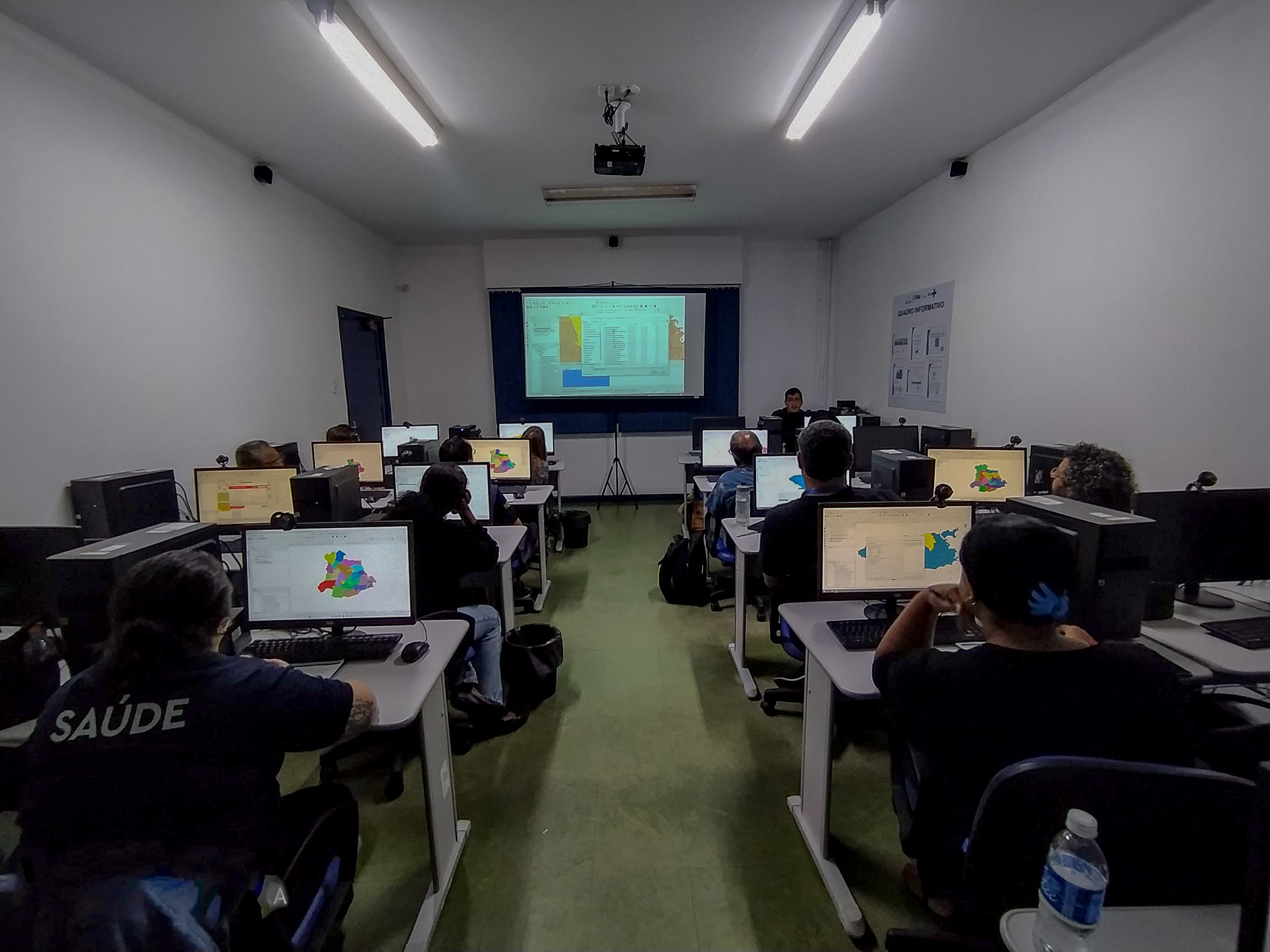 Treinamento de Geoprocessamento em Saúde com Quantum GIS