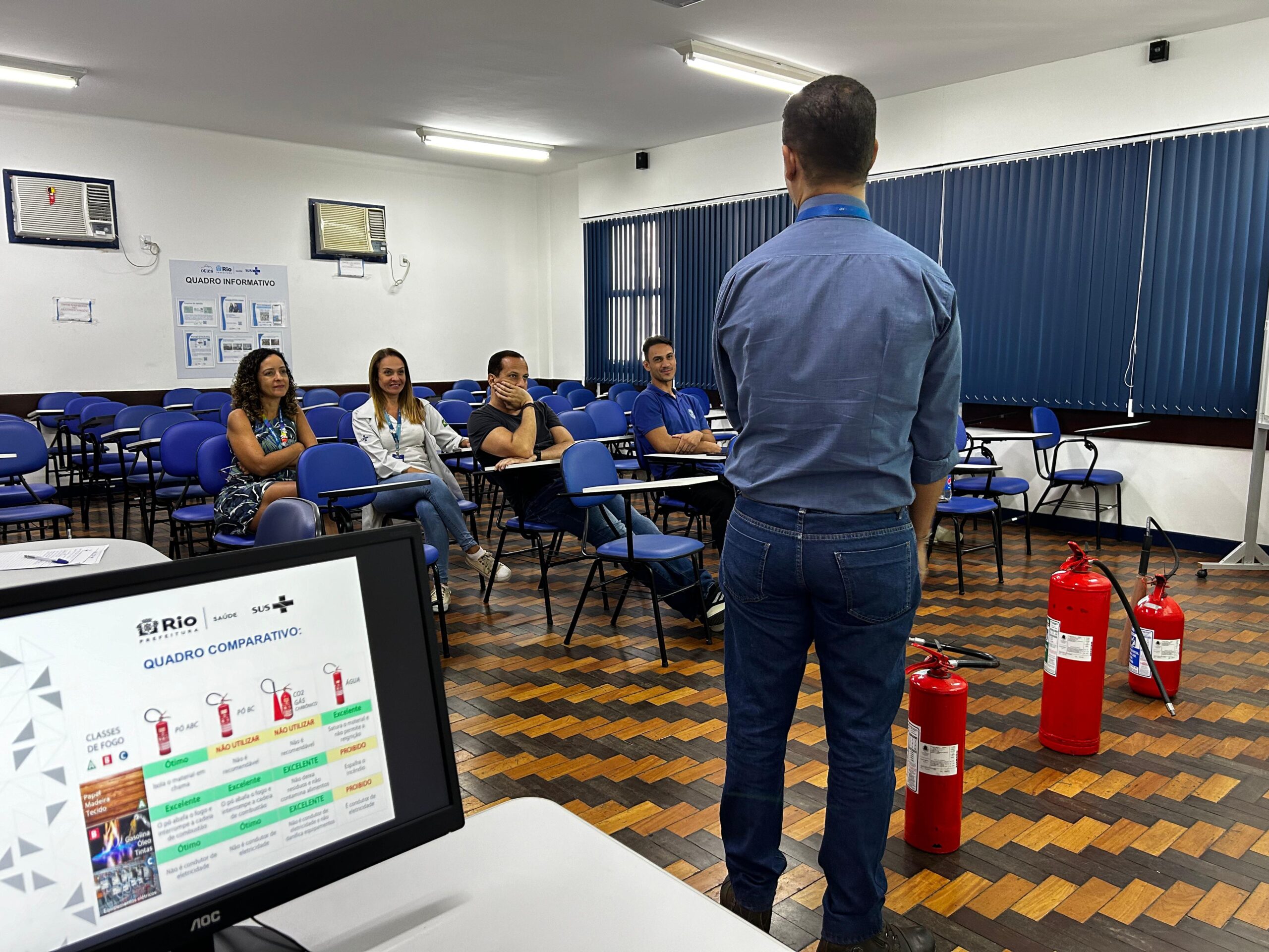 Reunião na Otics Catete aborda uso de extintores e cuidados em emergências