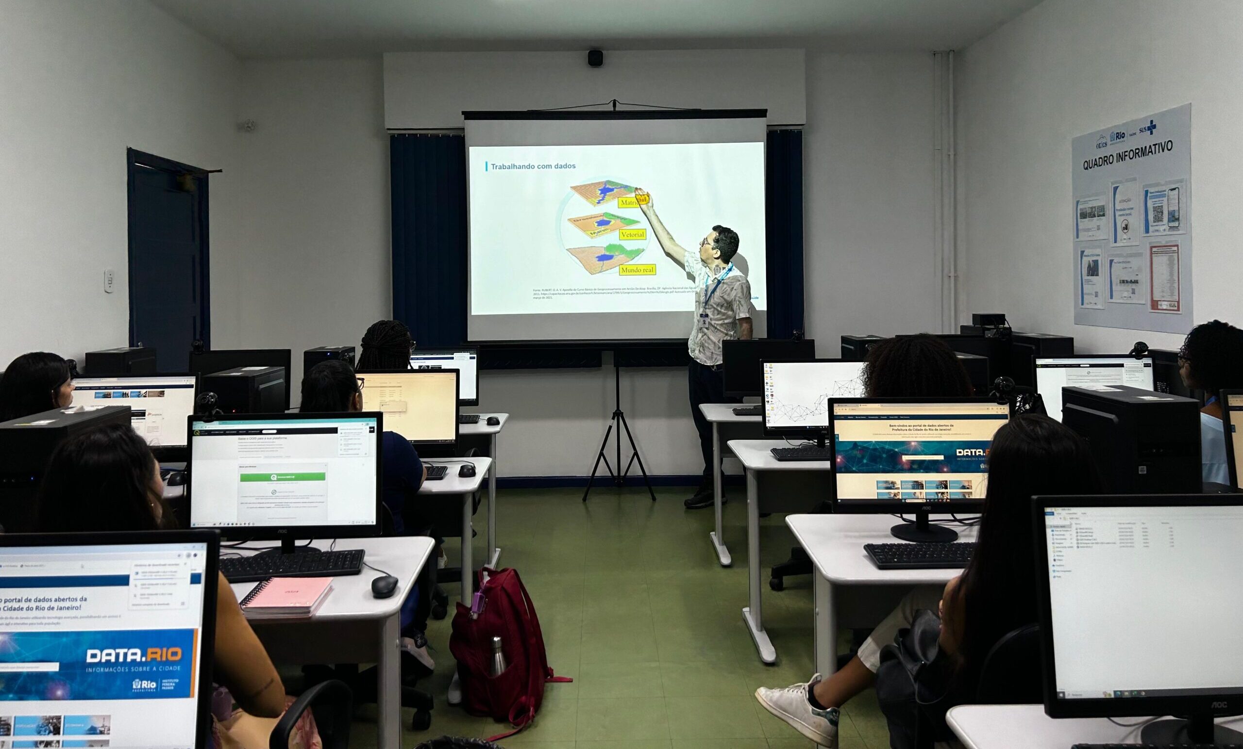 Aula de Geoprocessamento do Programa de Residência em Vigilância Sanitária do IVISA-RIO