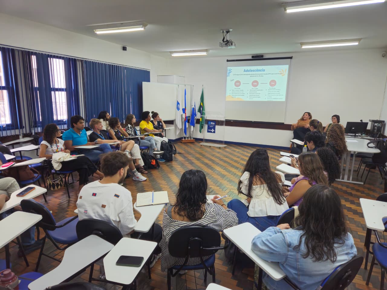 Aula do Programa de Residência em Medicina de Família e Comunidade (PRMFC)