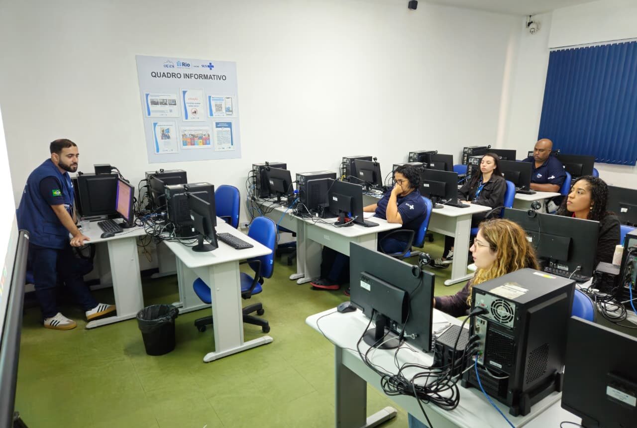 Treinamento de Ponto Biométrico no CMS Manoel José Ferreira