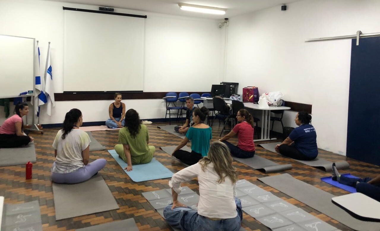 Yoga para Profissionais da Saúde no CMS Manoel José Ferreira